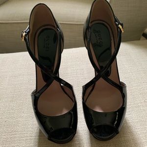 Gucci Black Patent Leather Criss-Cross Pumps, 35.5